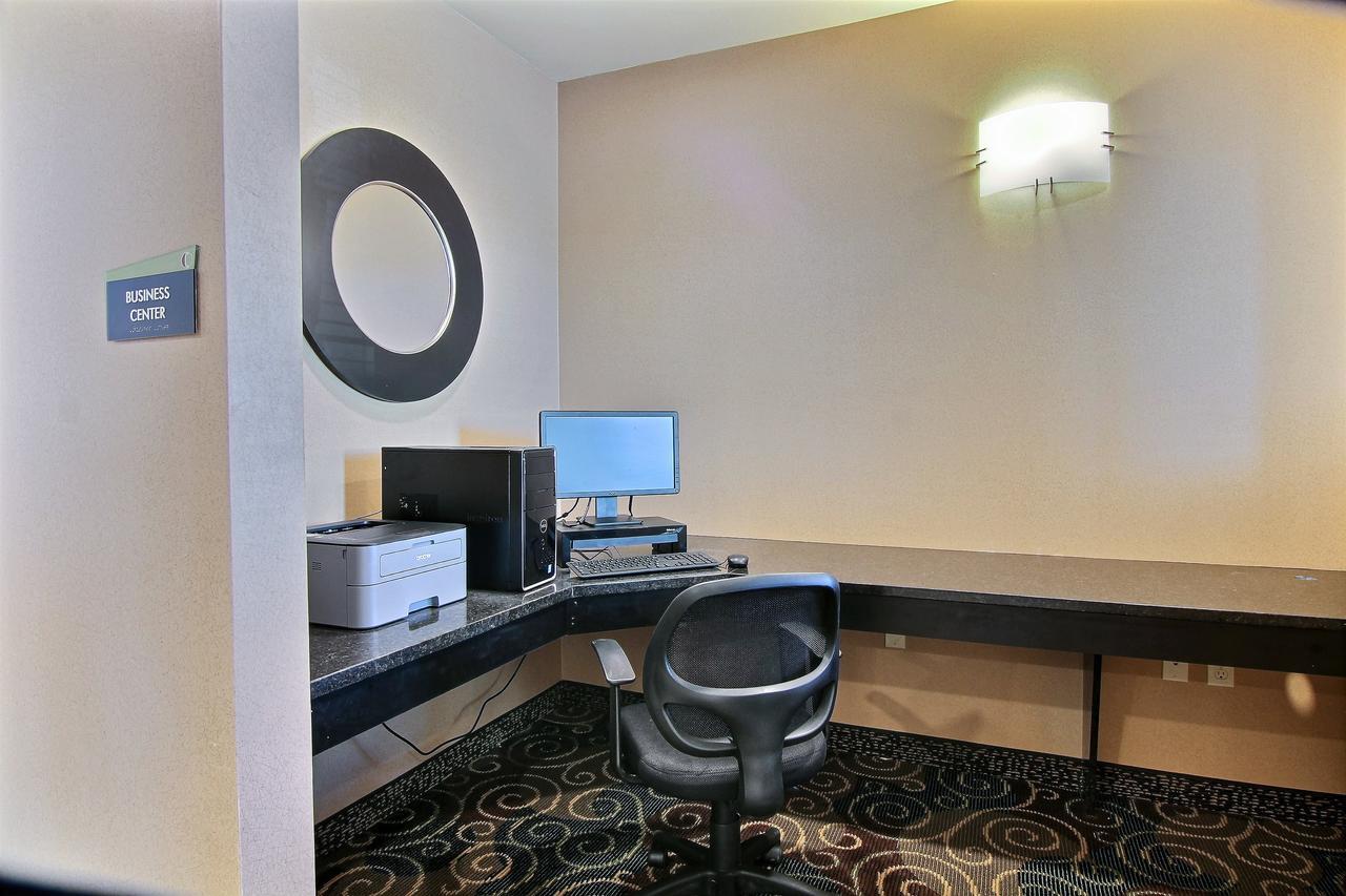 Cobblestone Hotel & Suites - Mccook Kültér fotó