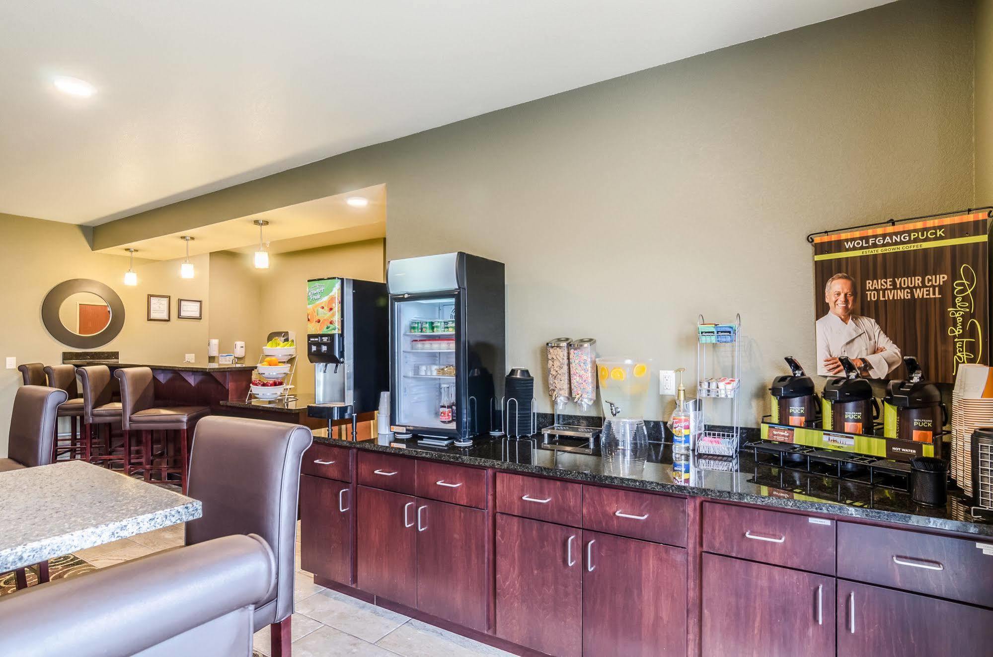 Cobblestone Hotel & Suites - Mccook Kültér fotó