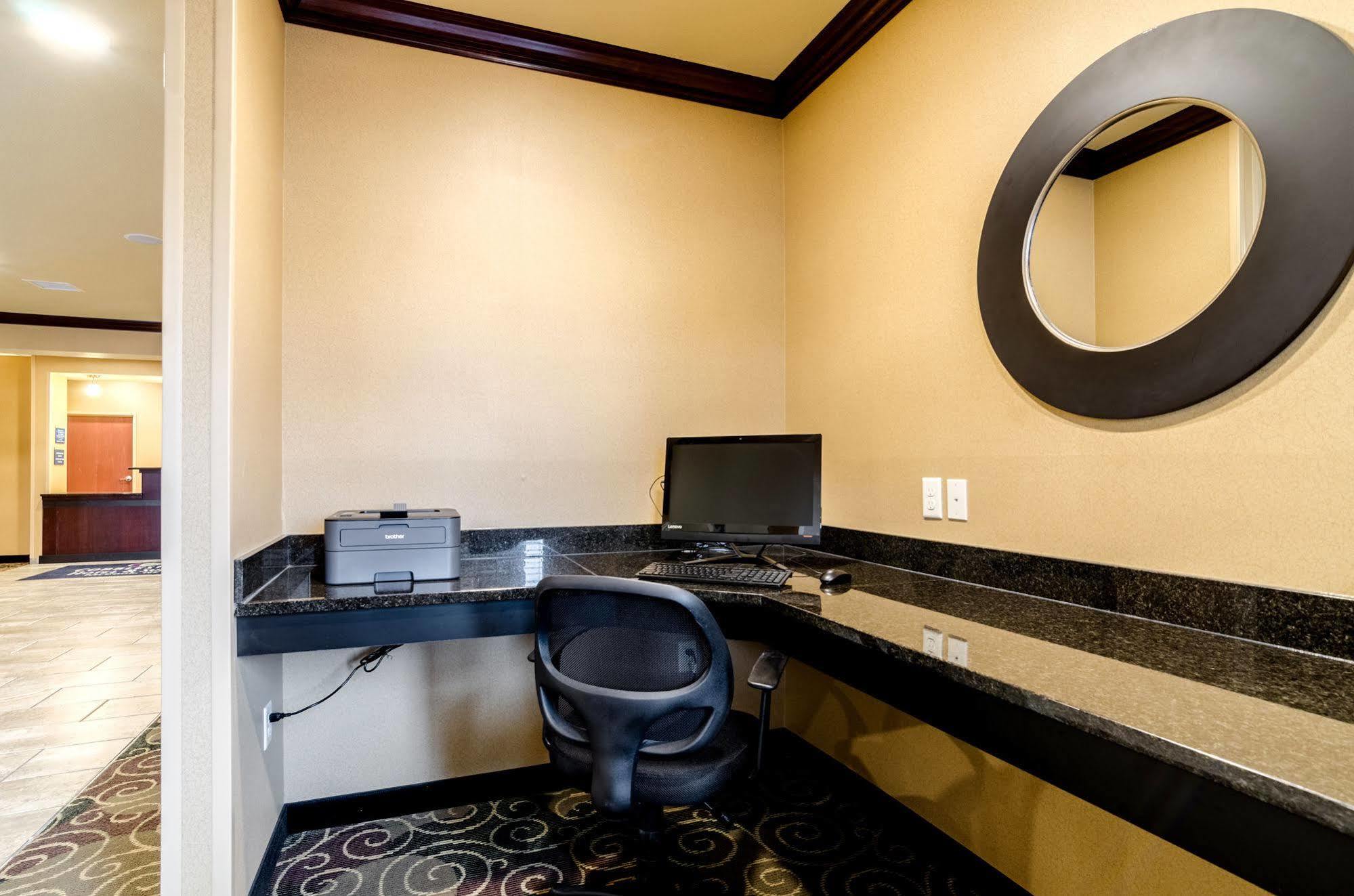 Cobblestone Hotel & Suites - Mccook Kültér fotó