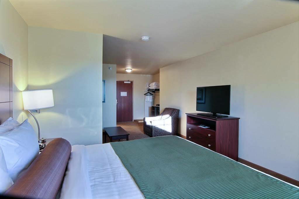 Cobblestone Hotel & Suites - Mccook Kültér fotó